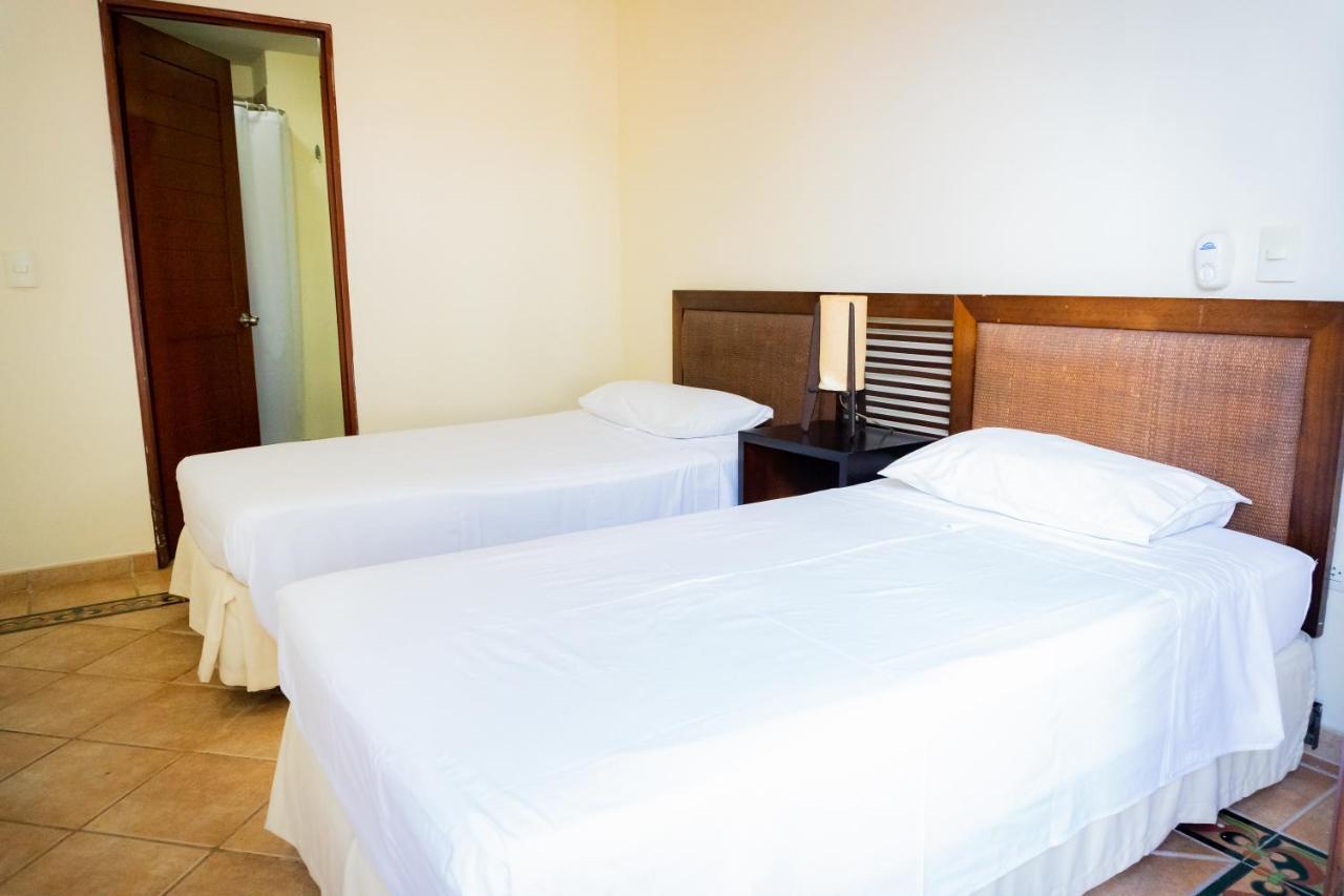 Hotel Penon Suites Girardot Ngoại thất bức ảnh